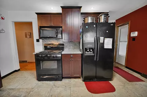 Kitchen - 690 S Nelson Ave, Kankakee, IL 60901 photo 3 of 3