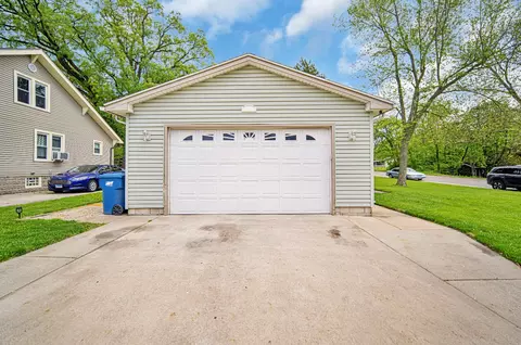 Exterior - 690 S Nelson Ave, Kankakee, IL 60901 photo 4 of 5