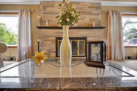 Living - 690 S Nelson Ave, Kankakee, IL 60901 photo 4 of 5