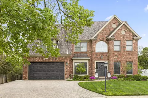372 Amy Ct, Glen Ellyn, IL 60137