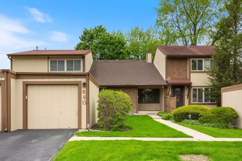 660 Overland Trl, Roselle, IL 60172