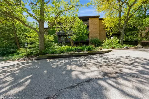 5700 Hillcrest Ln #3J, Lisle, IL 60532