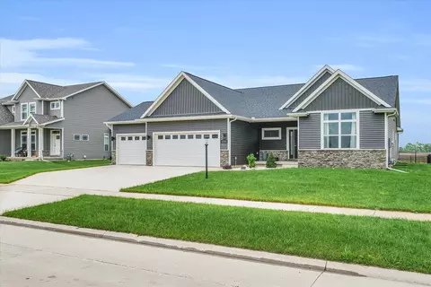 1714 Littlefield Ln, Mahomet, IL 61853