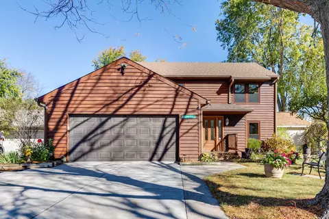 8 Debill Ct, Vernon Hills, IL 60061
