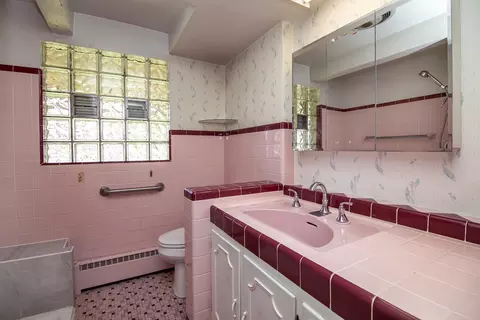 Bath - 909 W Walnut St, Kankakee, IL 60901 photo 1 of 1