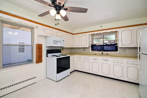 Kitchen - 909 W Walnut St, Kankakee, IL 60901 photo 1 of 2