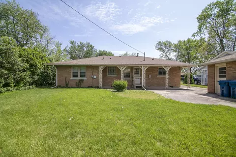 Exterior - 909 W Walnut St, Kankakee, IL 60901 photo 5 of 6