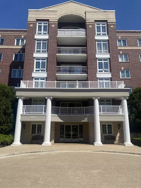 7051 W Touhy Ave #308, Niles, IL 60714