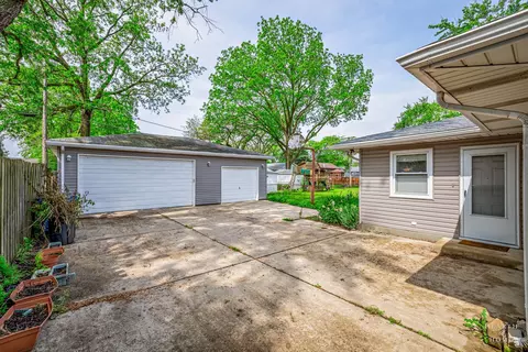 2305 Root St, Crest Hill, IL 60403 photo 2