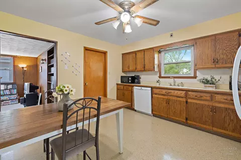 2305 Root St, Crest Hill, IL 60403 photo 7
