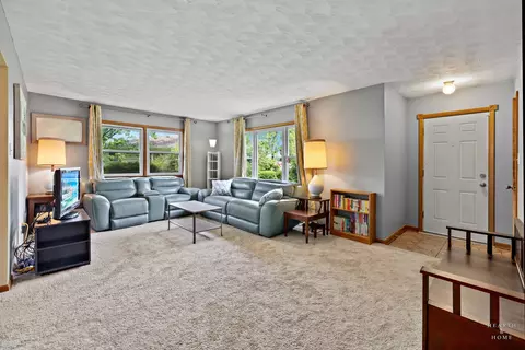 2305 Root St, Crest Hill, IL 60403 photo 4