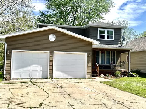 Exterior - 1221 Plain St, Peru, IL 61354 photo 2 of 7