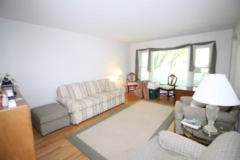Living - 9946 S Artesian Ave, Chicago, IL 60655 photo 2 of 2