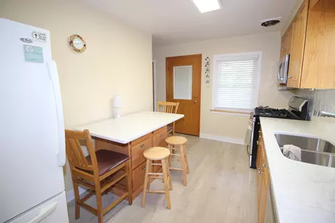 Kitchen - 9946 S Artesian Ave, Chicago, IL 60655 photo 2 of 2