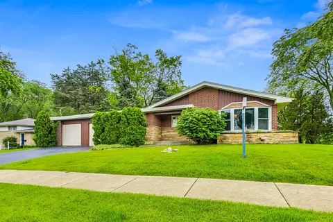 1606 Paula Ave, Wheaton, IL 60189