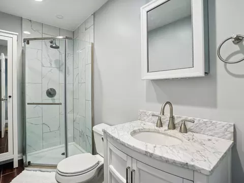 Bath - 1107 Foothill Dr, Champaign, IL 61821 photo 2 of 2