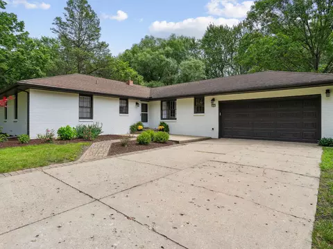 Exterior - 1107 Foothill Dr, Champaign, IL 61821 photo 4 of 9