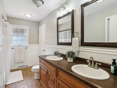Bath - 1107 Foothill Dr, Champaign, IL 61821 photo 1 of 2