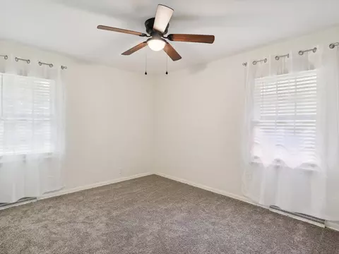 Bedroom - 1107 Foothill Dr, Champaign, IL 61821 photo 5 of 7