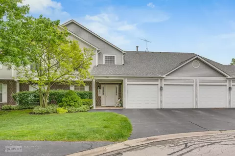 2256 Petworth Ct #102A, Naperville, IL 60565