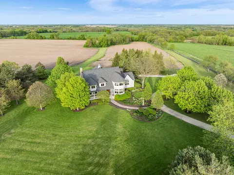 9806 Wright Rd, Harvard, IL 60033