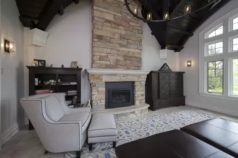 Living - 9806 Wright Rd, Harvard, IL 60033 photo 2 of 4