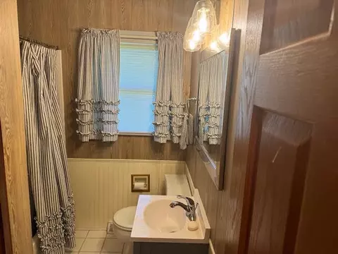 Bath - 1101 E Leander St, Clinton, IL 61727 photo 1 of 2