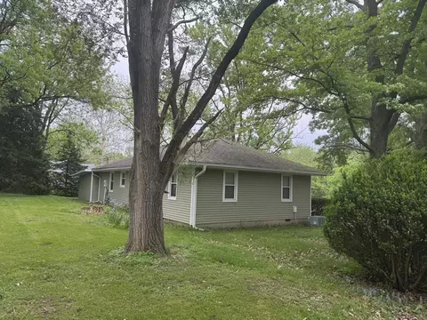 Exterior - 1101 E Leander St, Clinton, IL 61727 photo 1 of 9