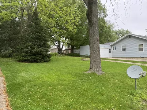 Exterior - 1101 E Leander St, Clinton, IL 61727 photo 2 of 9