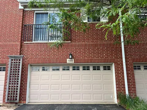 1140 Kensington Dr, Northbrook, IL 60062