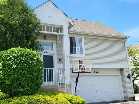 1790 Concord Dr, Glendale Heights, IL 60139