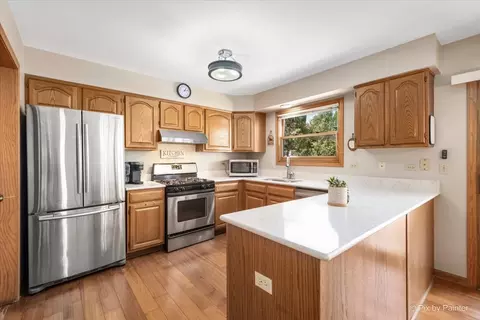 121 Hampton St, Cary, IL 60013 photo 16