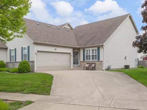 35 Ashling Ct, Bloomington, IL 61704