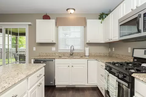 35 Ashling Ct, Bloomington, IL 61704 photo 6