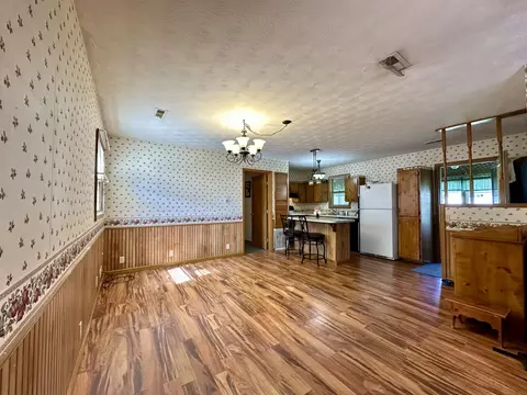 45 N Ash St, Weldon, IL 61882 photo 4