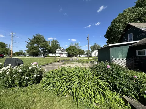 45 N Ash St, Weldon, IL 61882 photo 9