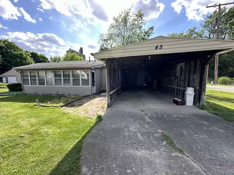 45 N Ash St, Weldon, IL 61882 photo 2