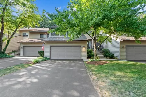 1576 Kirkwood Dr, Geneva, IL 60134