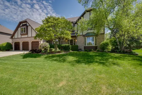 710 Steeplechase Rd, Saint Charles, IL 60174