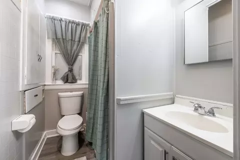 Bath - 370 Algona Ave, Elgin, IL 60120 photo 1 of 4