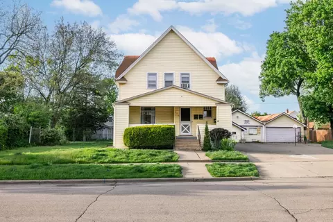 370 Algona Ave, Elgin, IL 60120