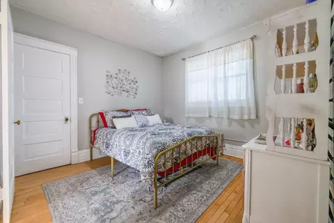 Bedroom - 370 Algona Ave, Elgin, IL 60120 photo 2 of 4