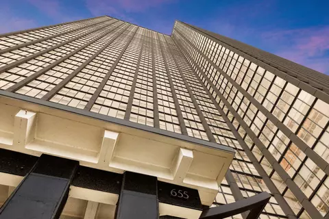 655 W Irving Park Rd #3809, Chicago, IL 60613