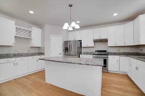 2092 Gardner Cir, Aurora, IL 60503 photo 8
