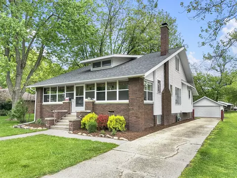 544 S 5th St, Watseka, IL 60970