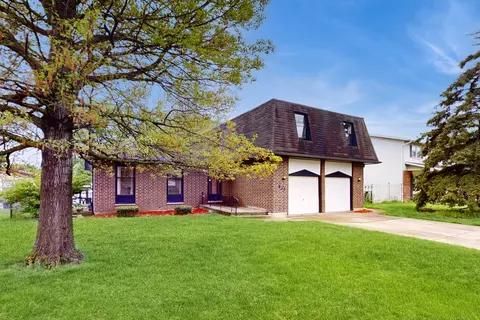 421 Charlestown Dr, Bolingbrook, IL 60440