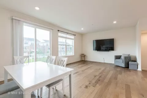 2950 Reflection Dr, Naperville, IL 60564 photo 5