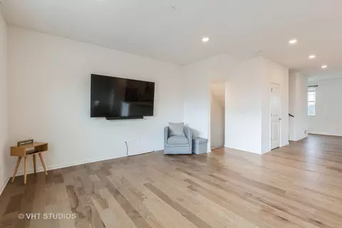 2950 Reflection Dr, Naperville, IL 60564 photo 6