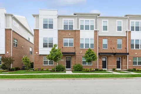 2950 Reflection Dr, Naperville, IL 60564