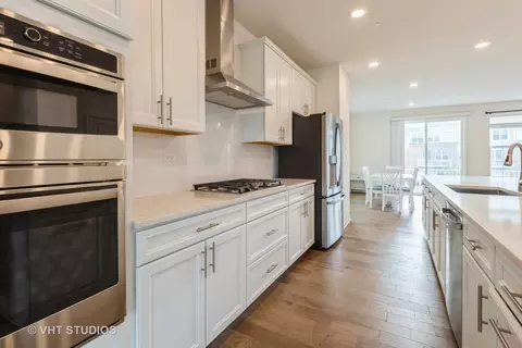 2950 Reflection Dr, Naperville, IL 60564 photo 8
